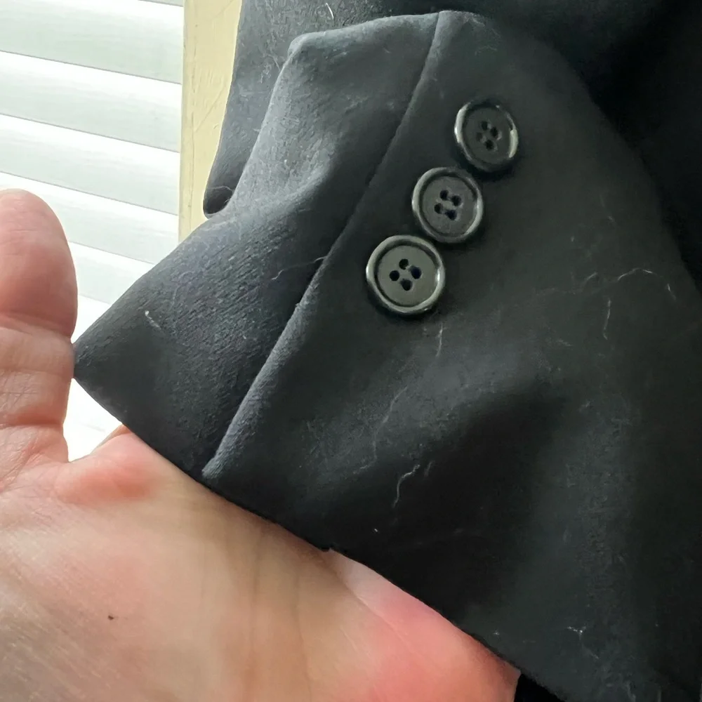 Petrocelli 💯 wool black suit jacket in size 48L. In great shape, lined.